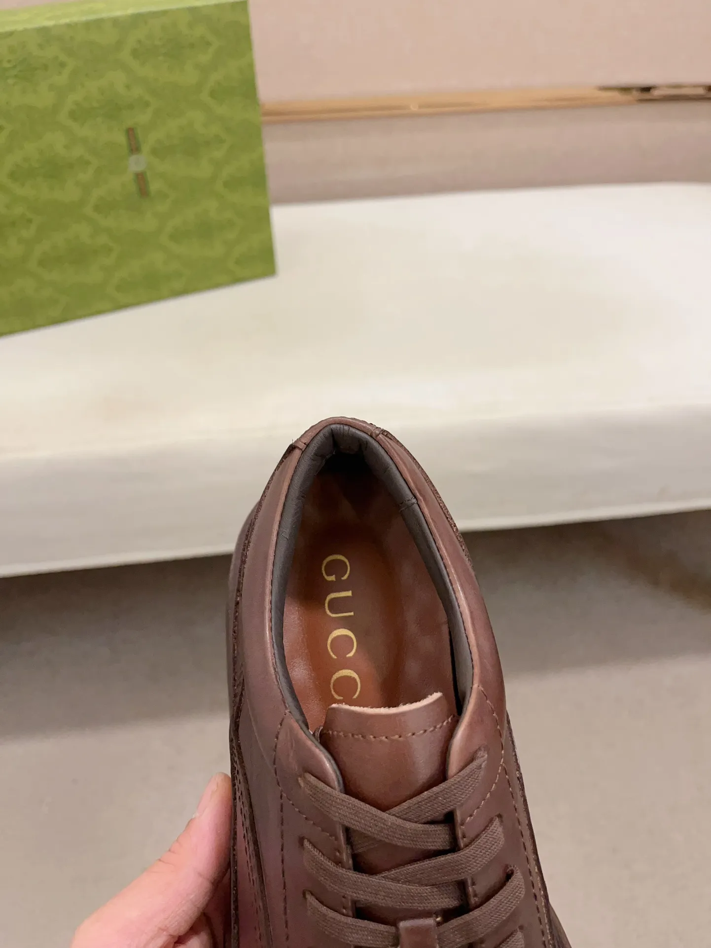Men's shoes 💰: 680💰 Gucci (Gucci) new men's shoes, sold simultaneously on the official website, made from original orders, uppers made of first-layer cowhide, purely handmade craftsmanship 🌈 High-end first-layer genuine leather lining, original non-slip and wear-resistant outsole, fashionable and versatile, standard size .37-44. Can be customized 45-46